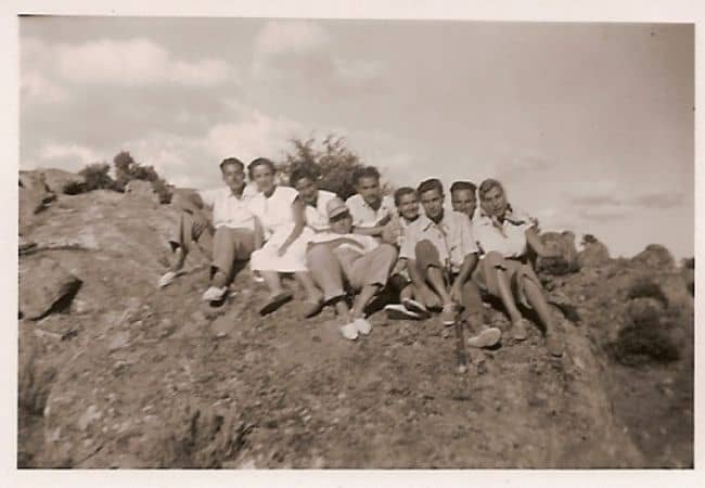 Excursión de un grupo de veraneantes hacia 1950.